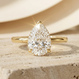 AETERNA ROSÉE, PEAR-CUT MOISSANITE
