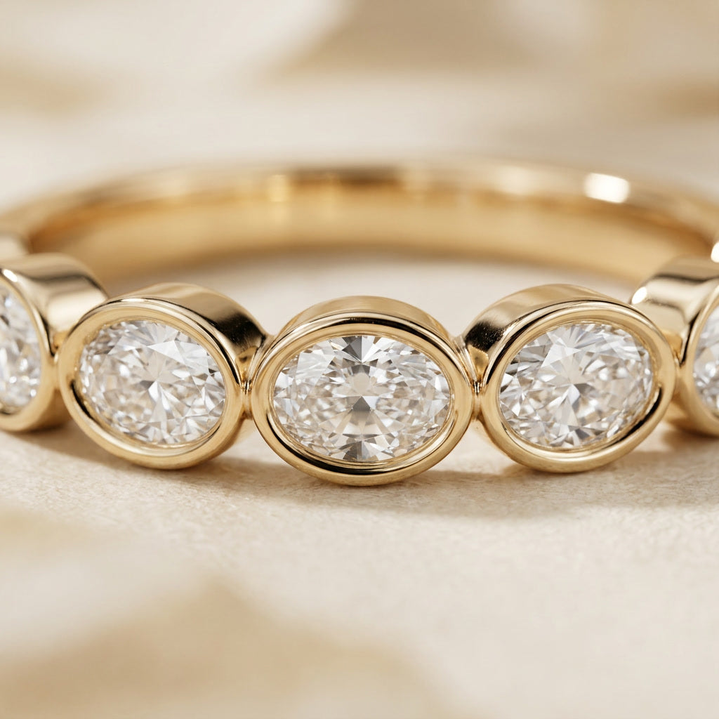 LUMINA MÉRIDIENNE east-west oval lab diamond band macro | Heritage & Co.
