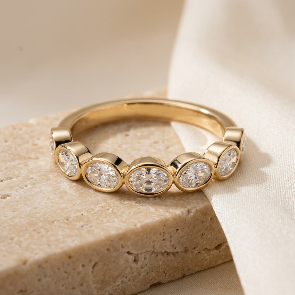 LUMINA MÉRIDIENNE east-west oval moissanite band | Heritage & Co.