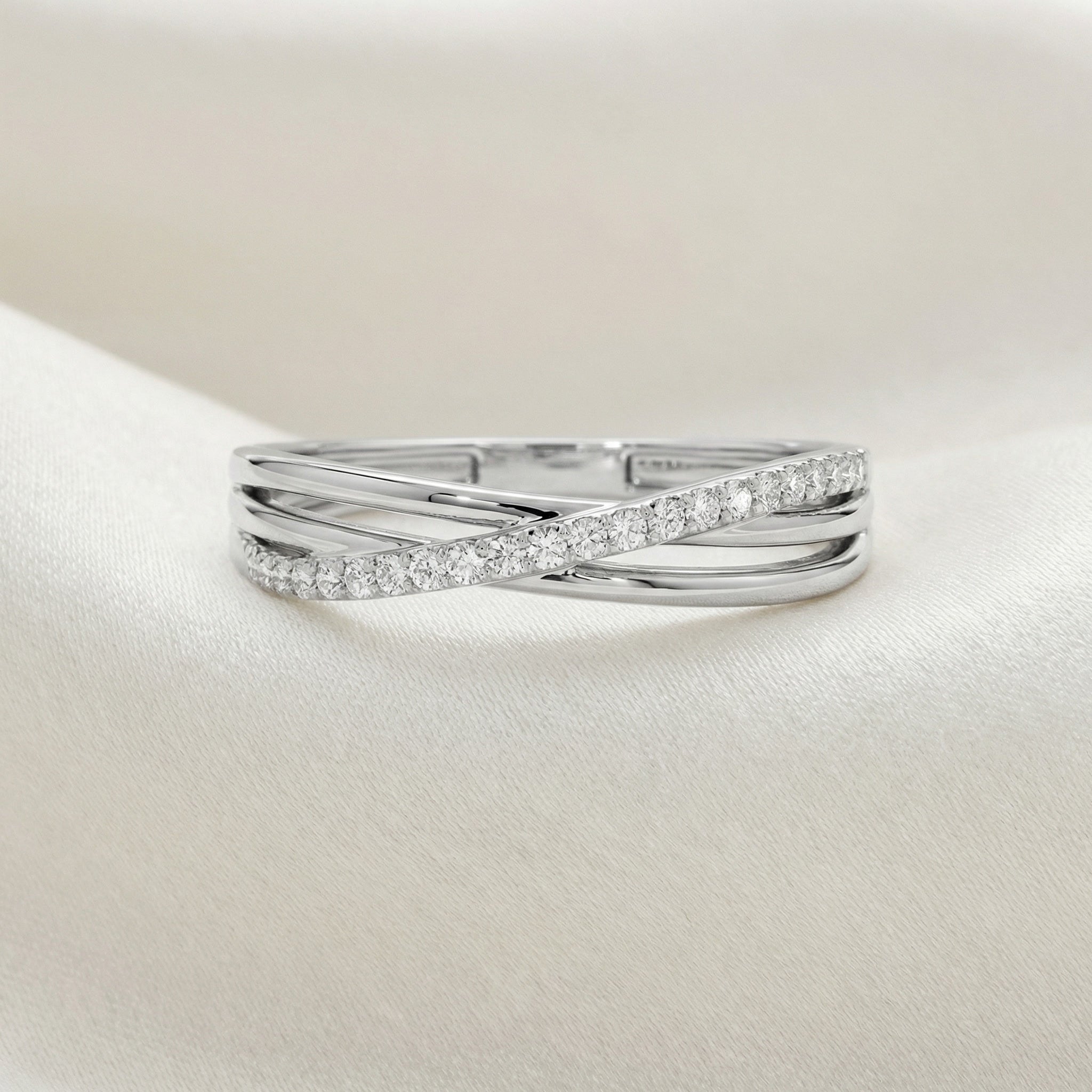 LUMINA ALBA TRIUM RING, PAVÉ | Heritage & Co.