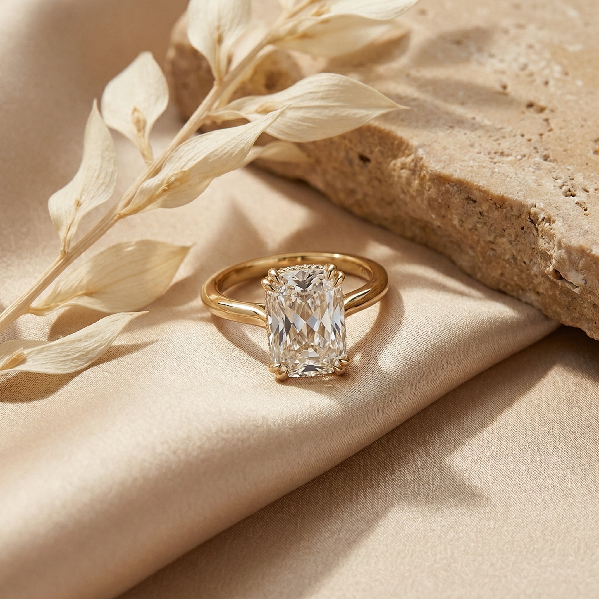 CLARITAS CROISÉ, ELONGATED CUSHION-CUT LAB DIAMOND
