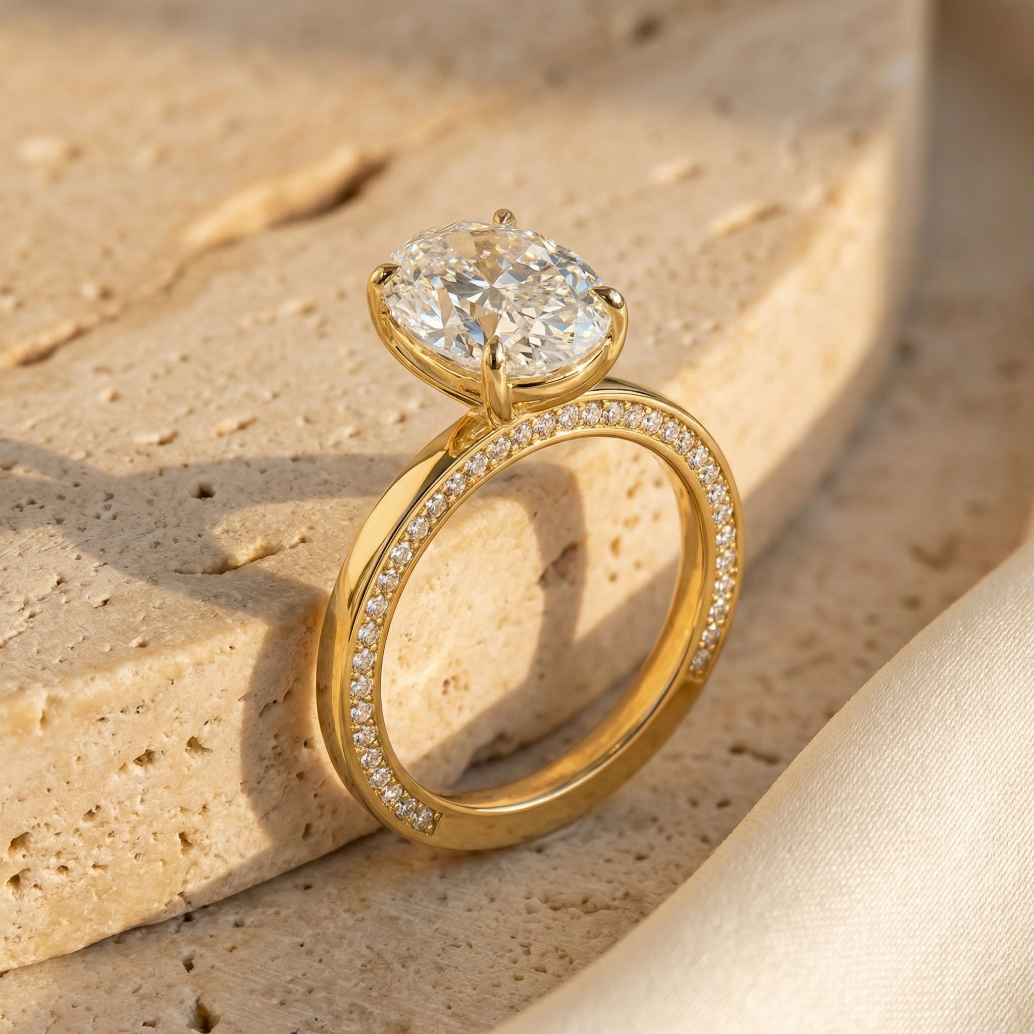 CLARITAS VIVACE, OVAL-CUT LAB DIAMOND