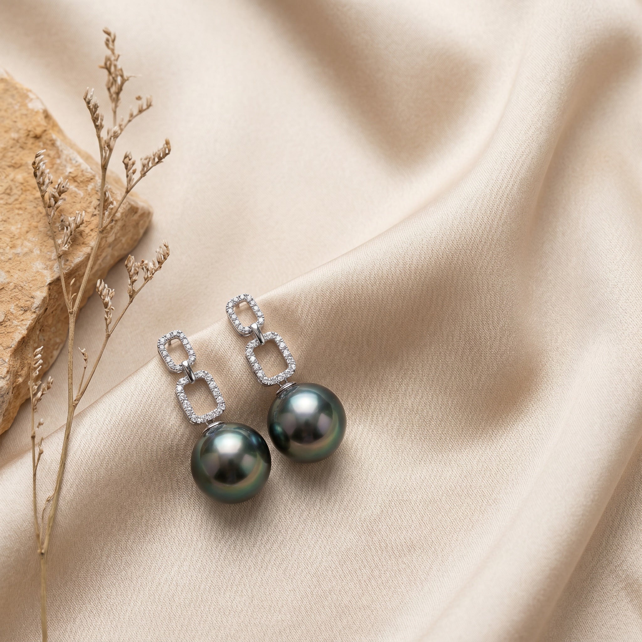 NOTTURNO ÉCLAT, TAHITIAN PEARL DROP EARRINGS