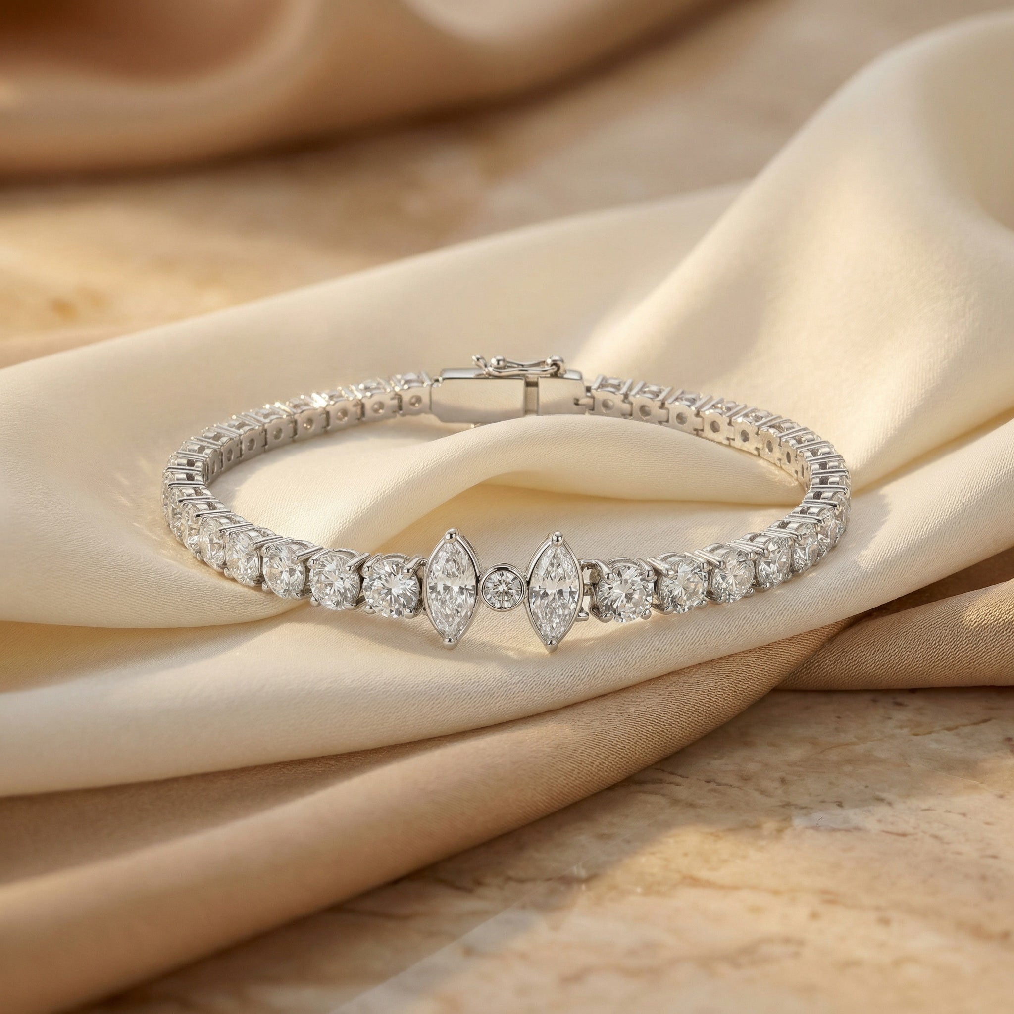 LUMINA ALBA SILLAGE, BRILLIANT-CUT DIAMOND BRACELET | Heritage & Co.