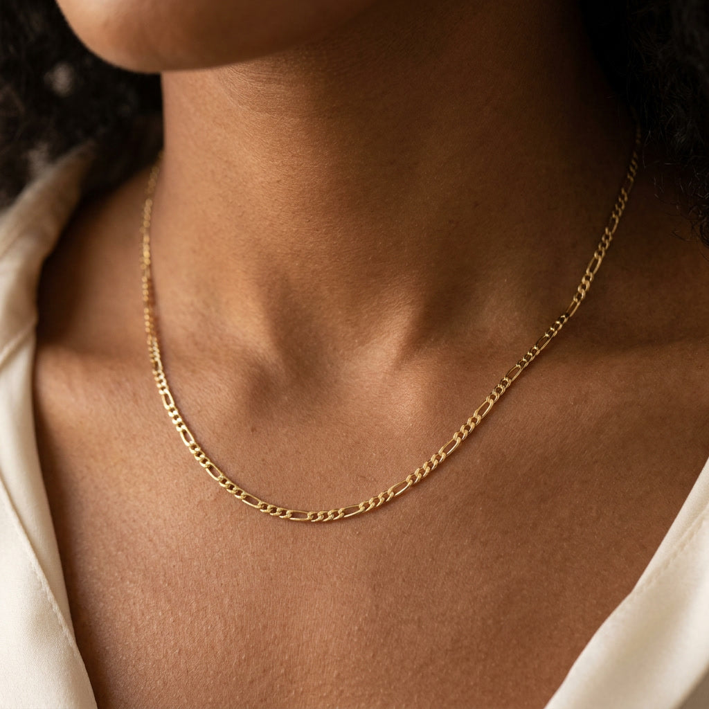 GENOVA figaro chain necklace, solid gold — macro