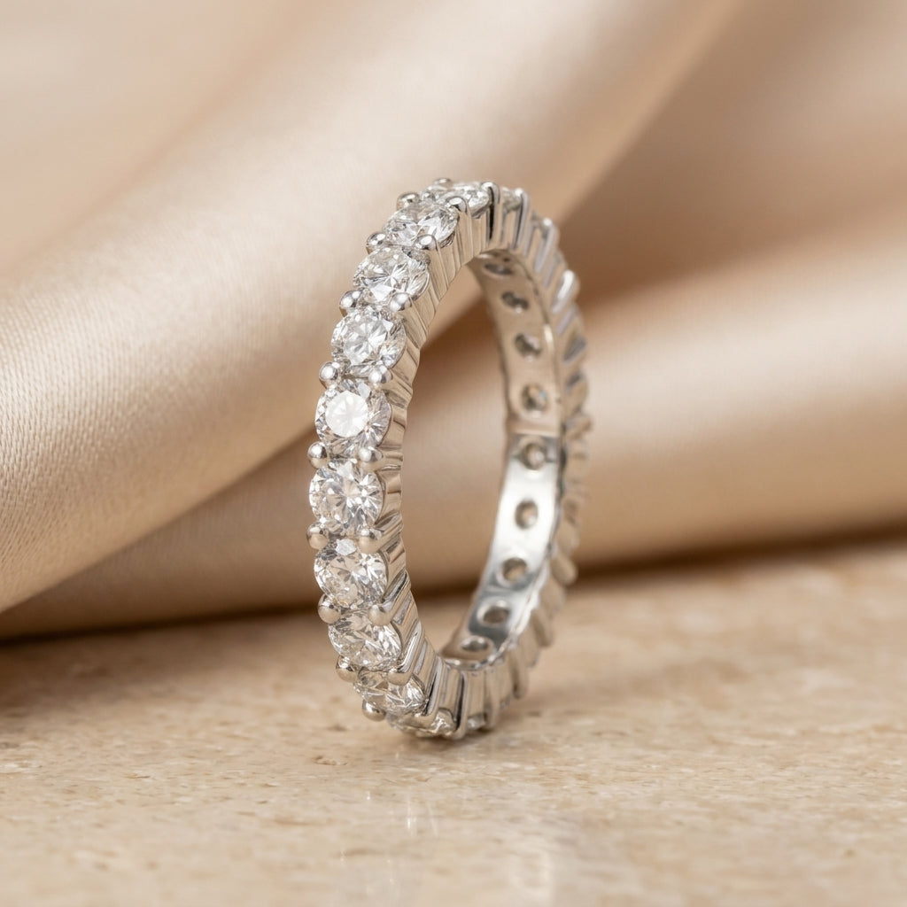 LUMINA ALBA ÉTERNITÉ lab diamond eternity band in white gold, three-quarter view