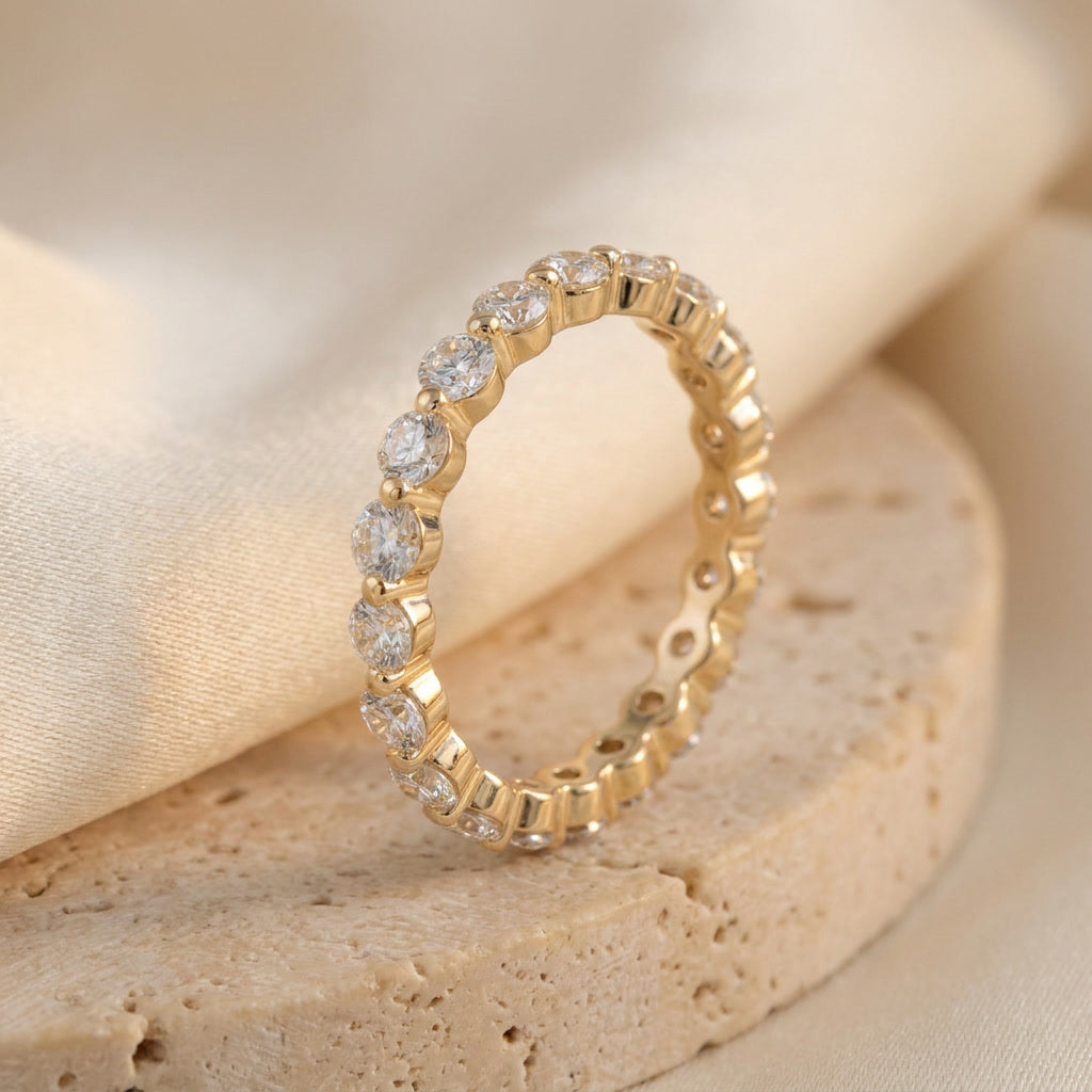 LUMINA SCINTILLE 2.5 mm round moissanite full eternity band, front view