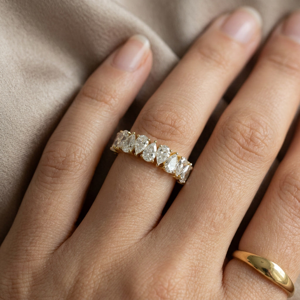 Pear-cut moissanite band, detail