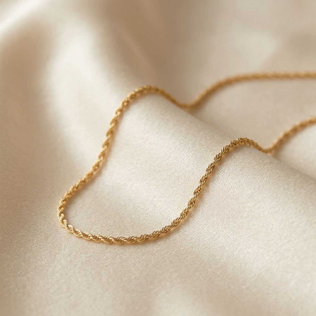 SPIRA rope chain necklace, 18K yellow gold — macro